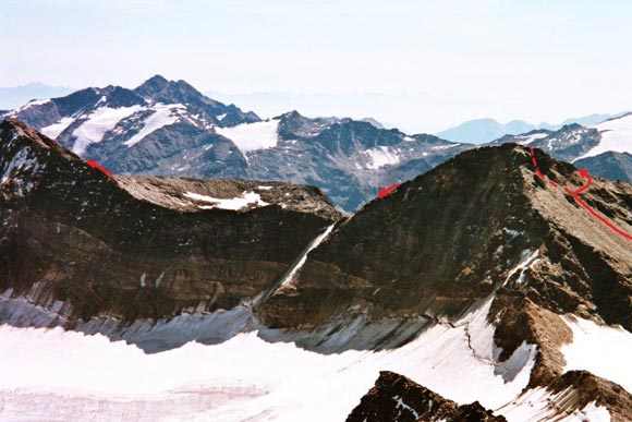 puntadelloscudo - La cresta di collegamento fra le due vette, da NW