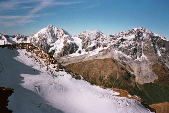 puntadelloscudo - Dalla vetta della Punta dello Scudo, in primo piano a sinistra la Punta delle Laste