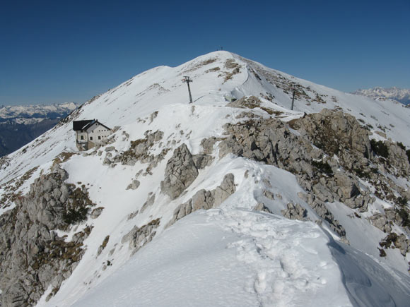 Punta Pettorina e Punta Telegrafo - Il Rif. Telegrafo sotto la Punta Telegrafo