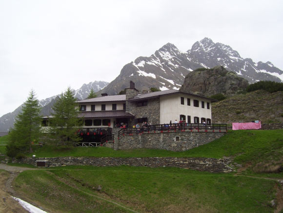 recastello - Il Rifugio Cur a 1915 m