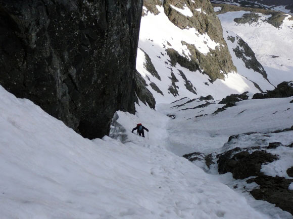 Pizzo Recastello - Si piega infine a sinistra e si sale il canale vero e proprio con pendenze attorno ai 40