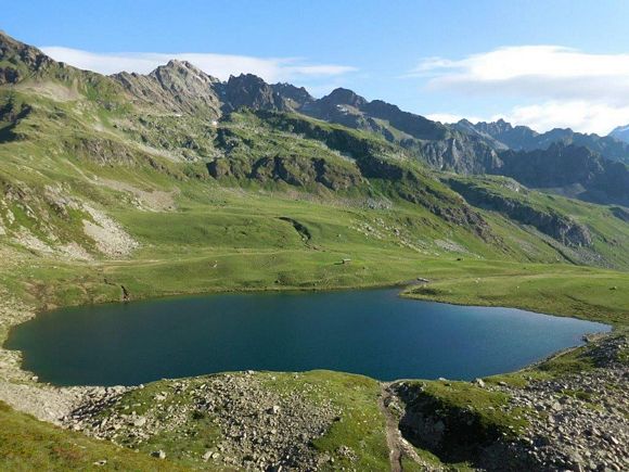 Sassalbo - Il Lago di Malghera, a centro immagine il bivacco