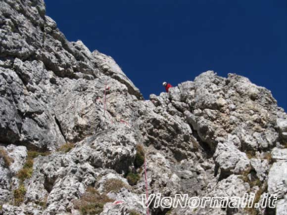 Sass Ortiga - Sul forcellino alla fine della rampa-canale dopo il passaggio verticale