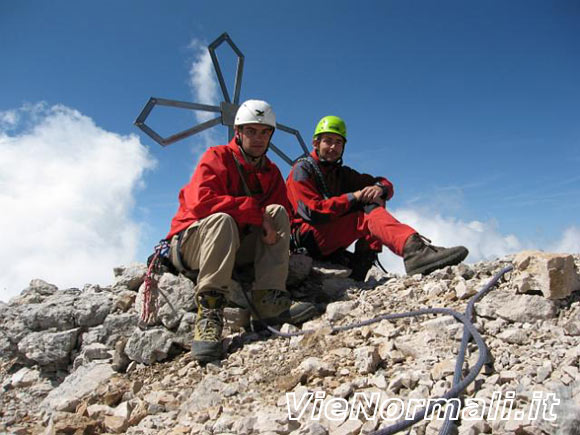 Sasso di Valfredda - Sulla cima con la piccola croce