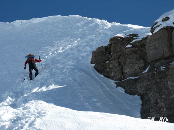 Monte Sodadura - Risalita del pendio a sinistra delle rocce