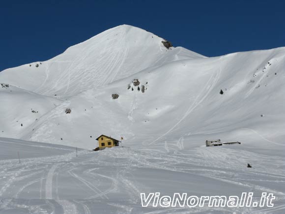 Monte Sodadura - Il Rif. Aurora e la parete ovest del monte