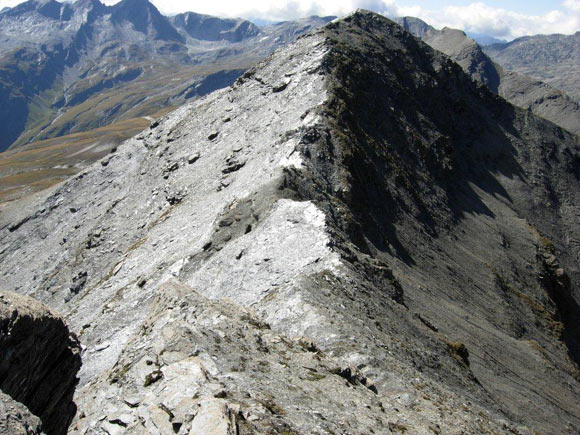 tscheischhorn - In discesa, con il riflesso abbagliante sulle rocce di ardesia