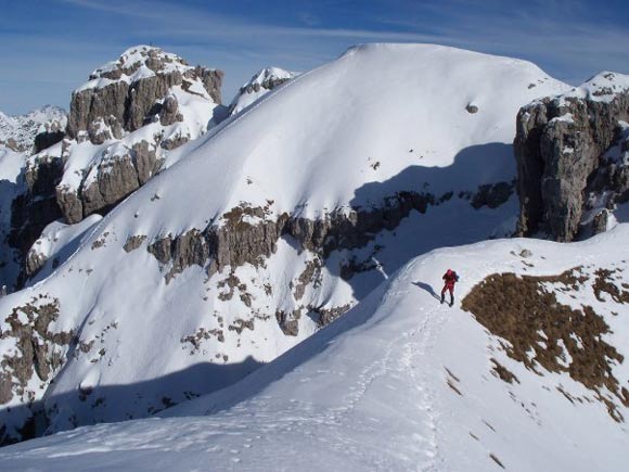 Zuccone Campelli - Lo Zuccone Campelli visto traversando verso lo Zucco di Pesciola