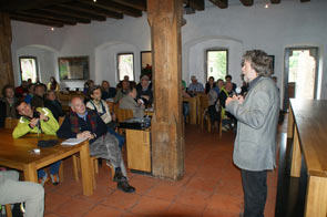 Reinhold Messner parla alla platea