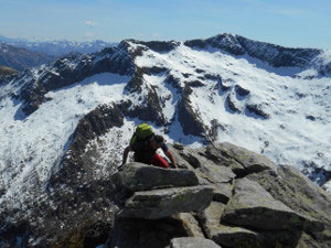 Traversata dal Pizzo d'Orgnana al Madom da Sgiof - Il castello roccioso da sormontare per raggiungere la Cima di Nimi