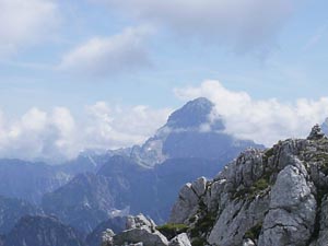 Traversata dal Rif. Pellarini a Camporosso - Vista sul Mangart dalla Cima dei Cacciatori