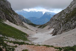 Traversata da Val Saisera a Val Rio del Lago Predil - Conca erbosa della forcella