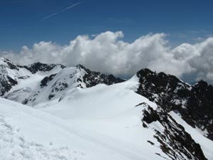 Traversata delle 13 cime - Dalla cima del S. Matteo verso Giumella e Rocca di S. Caterina