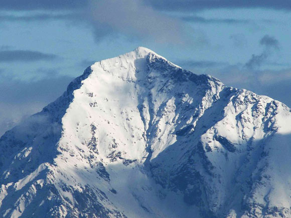 Il Monte Legnone in veste invernale